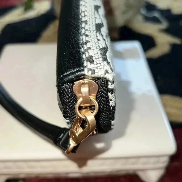 Elizabeth and James Vegan Half Moon Black White Wristlet 8 Slots Credit Cards - Picture 4 of 11